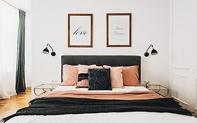 Voya Nordic Apartment-A Luxury Oasis In The Old Town